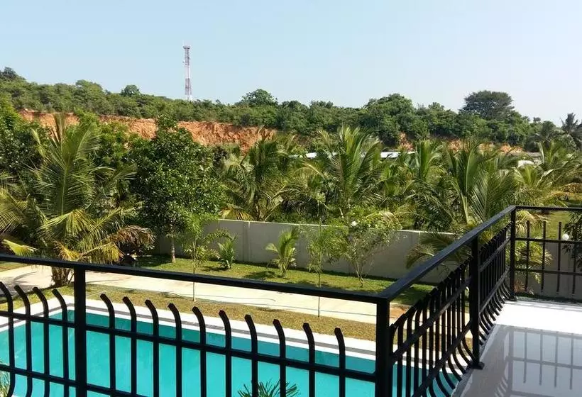 هتل Sea Lagoon Beach