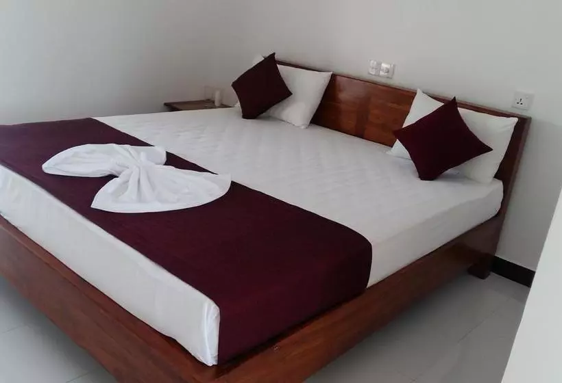 هتل Sea Lagoon Beach