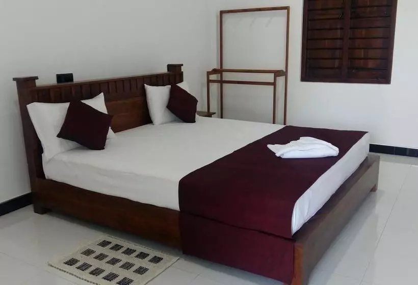 هتل Sea Lagoon Beach