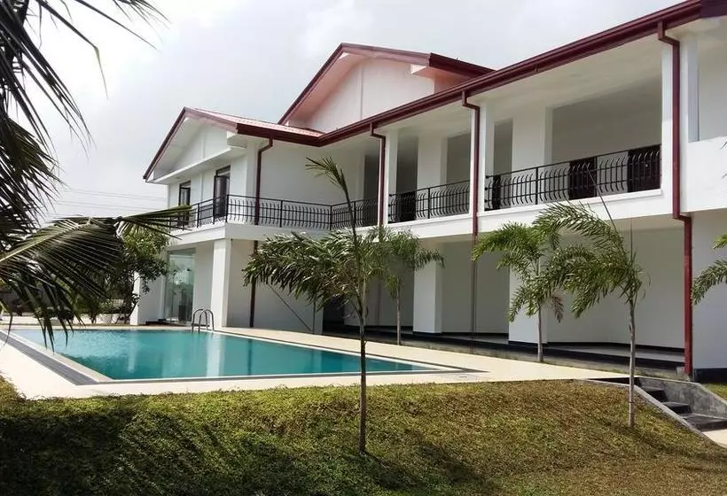 هتل Sea Lagoon Beach