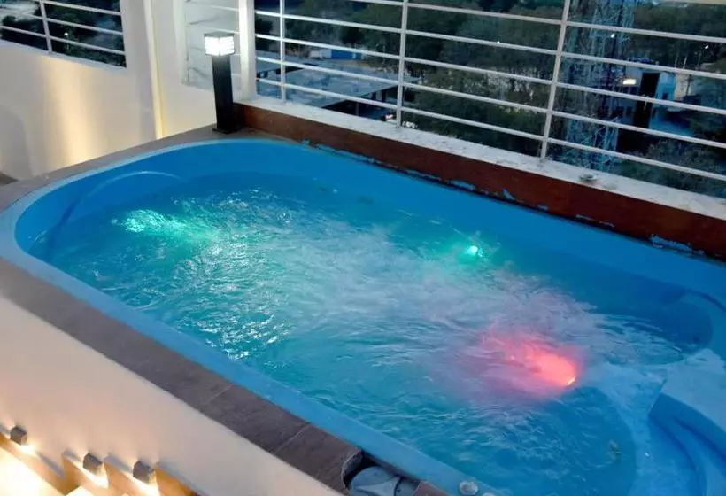 ホテル Starlit Suites