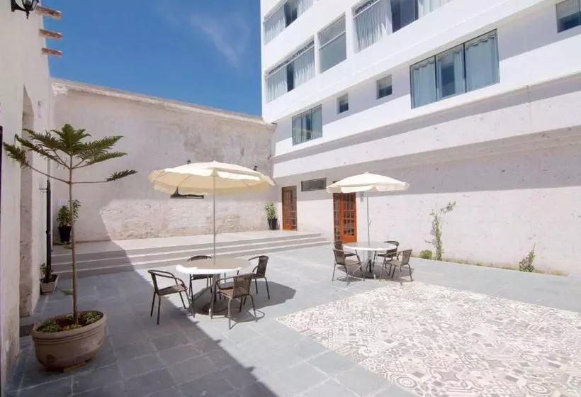 ホテル Surestay Plus  By Best Western Tierra Sur Colonial