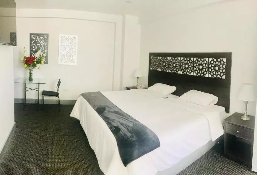 ホテル Surestay Plus  By Best Western Tierra Sur Colonial