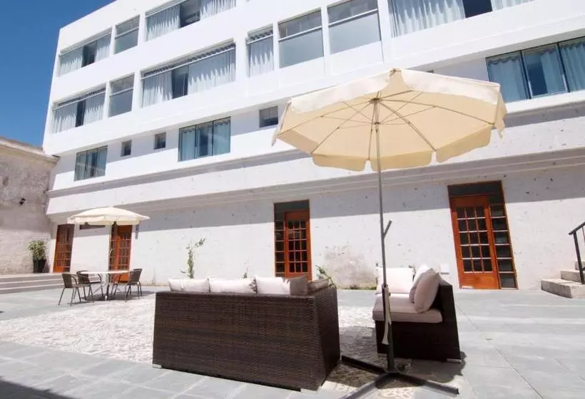 ホテル Surestay Plus  By Best Western Tierra Sur Colonial