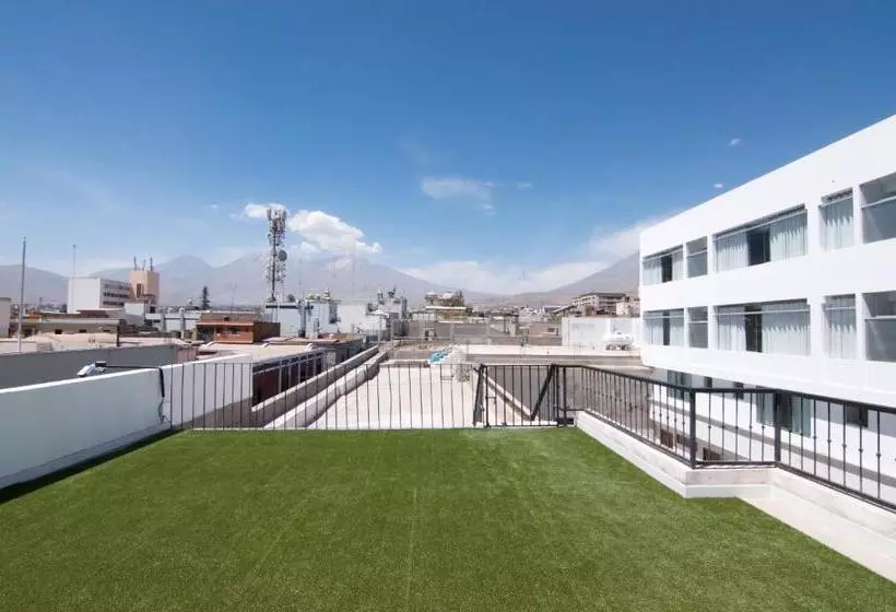 ホテル Surestay Plus  By Best Western Tierra Sur Colonial