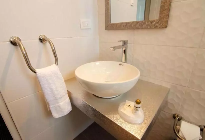 ホテル Surestay Plus  By Best Western Tierra Sur Colonial