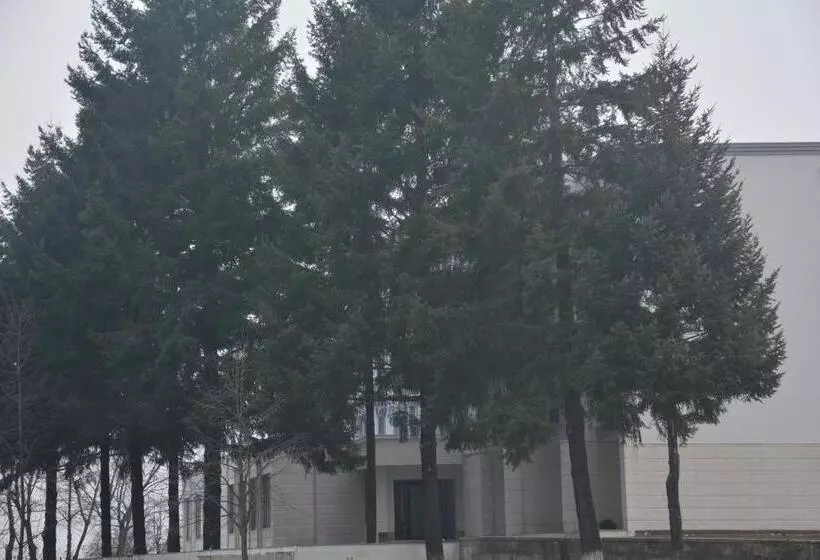 Hotelli Turizem Shkelzeni