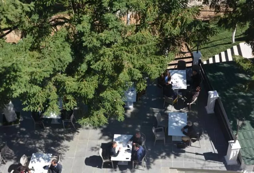 Hotelli Turizem Shkelzeni