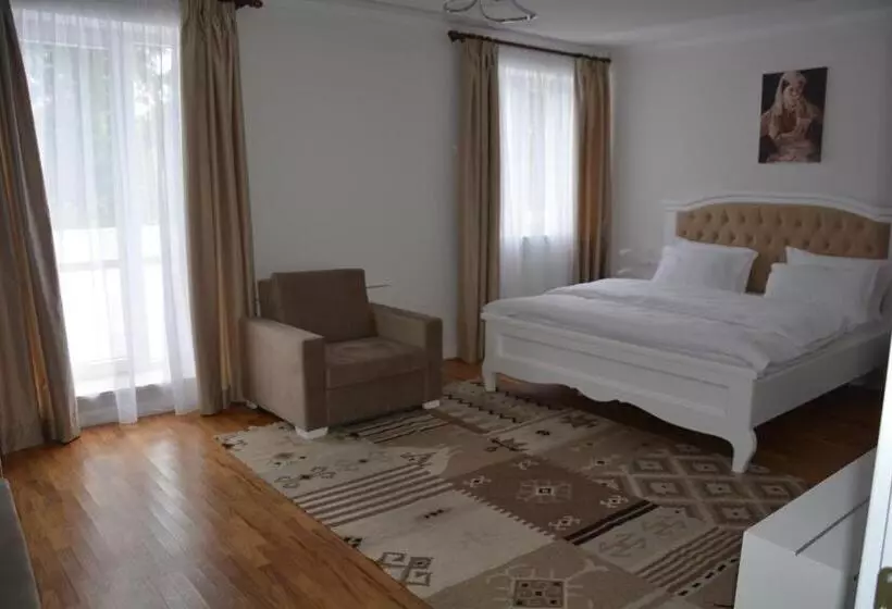 Hotelli Turizem Shkelzeni