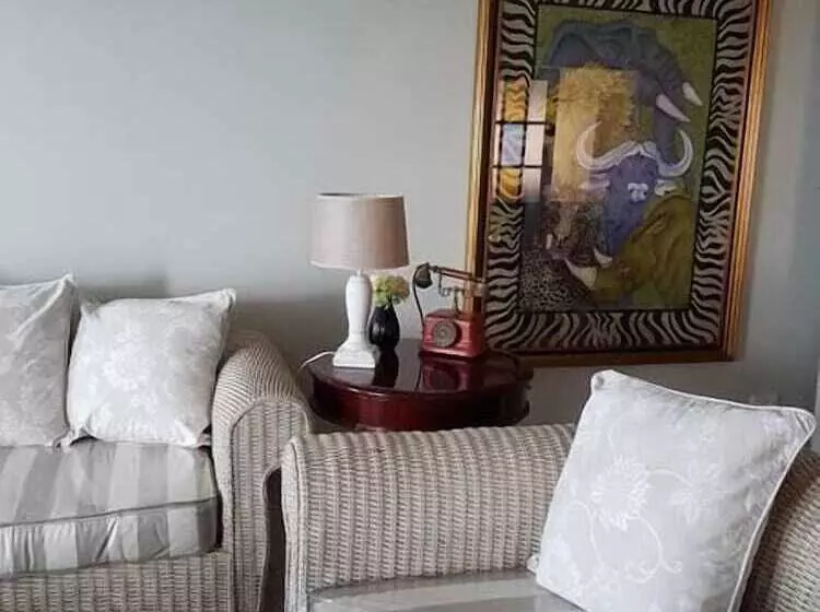 Aamiaismajoitus (B&B) Bluff Tradewinds