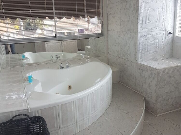 Bed and Breakfast Bluff Tradewinds