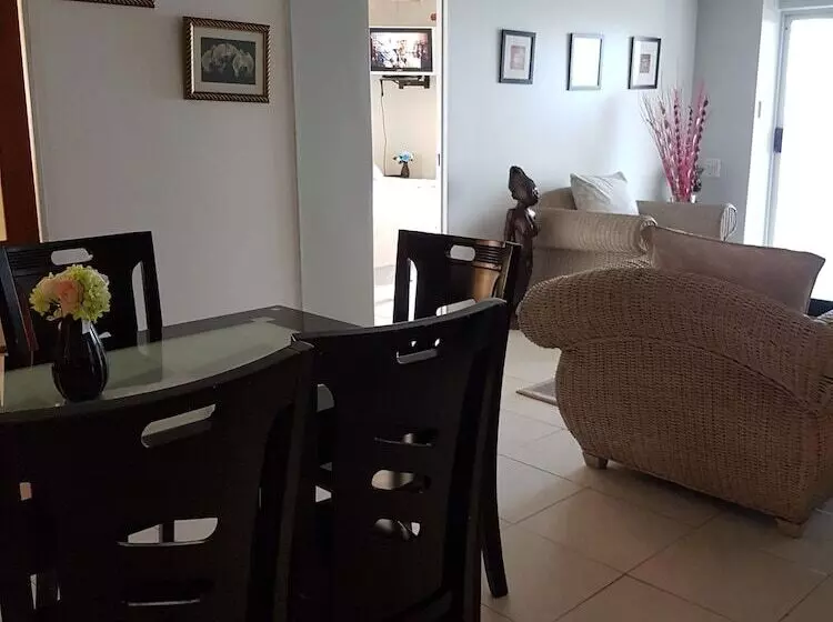 Aamiaismajoitus (B&B) Bluff Tradewinds