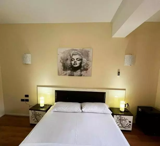 ホテル Ambasador Garden