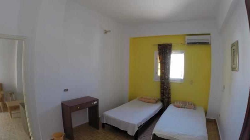 هتل Bedouin House