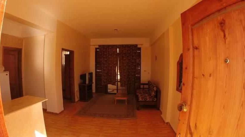 هتل Bedouin House