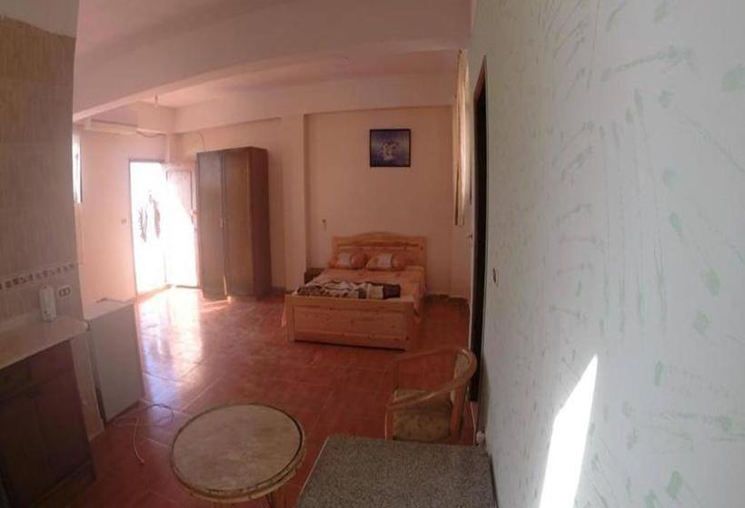 هتل Bedouin House