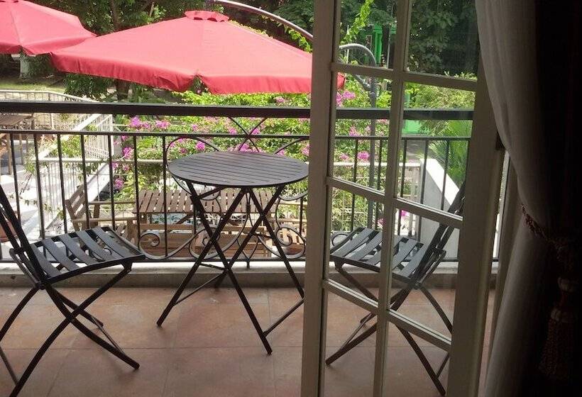 فندق Front One Boutique Baluran Malang