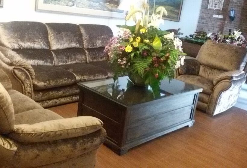 فندق Front One Boutique Baluran Malang