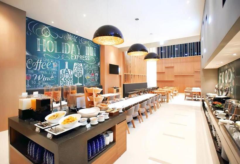 בית מלון כפרי Holiday Inn Express Suwon Ingye