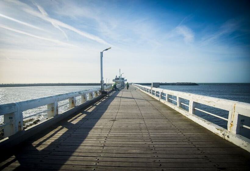 Отель Ibis Budget Brugge Jabbeke