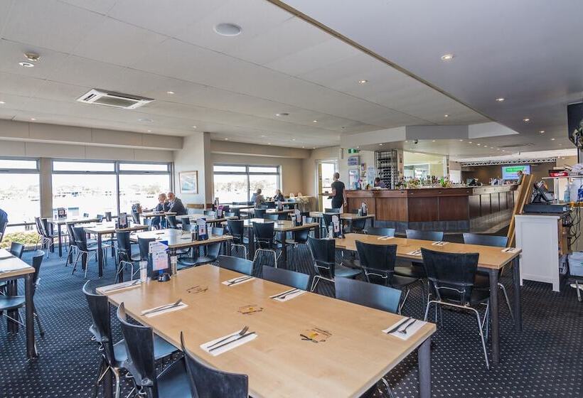 فندق Merimbula Lakeview