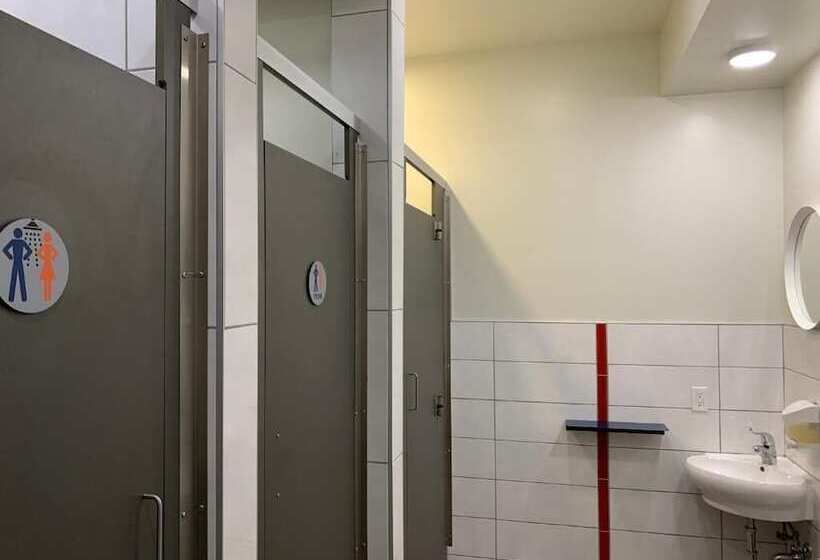 Jasper Downtown Hostel