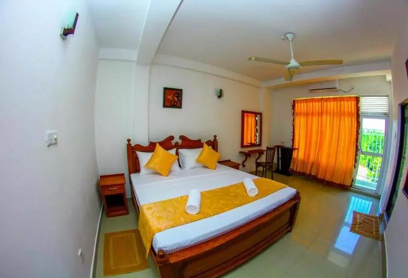 Aamiaismajoitus (B&B) Niwahana Transit City