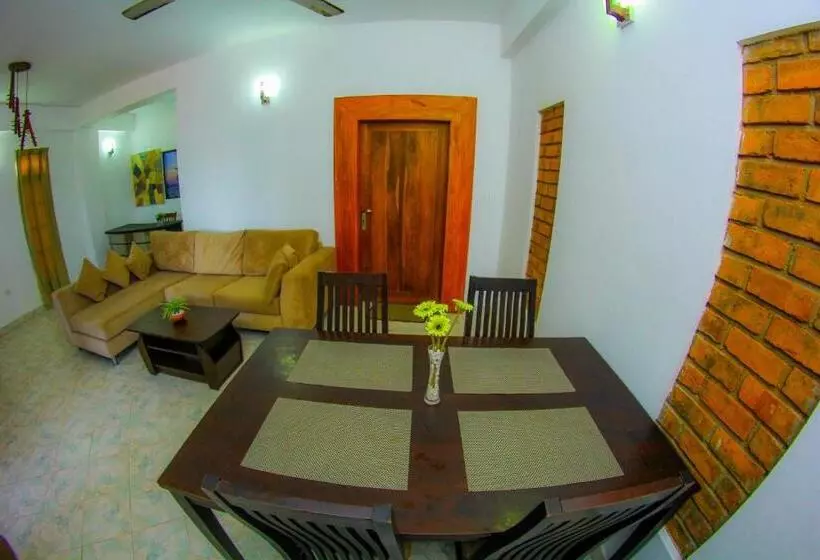 Aamiaismajoitus (B&B) Niwahana Transit City