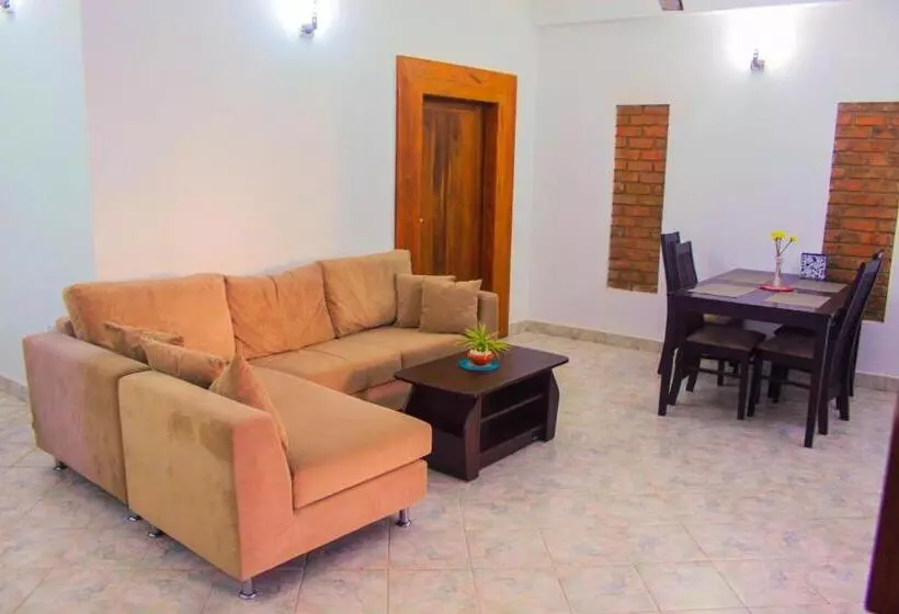 Aamiaismajoitus (B&B) Niwahana Transit City