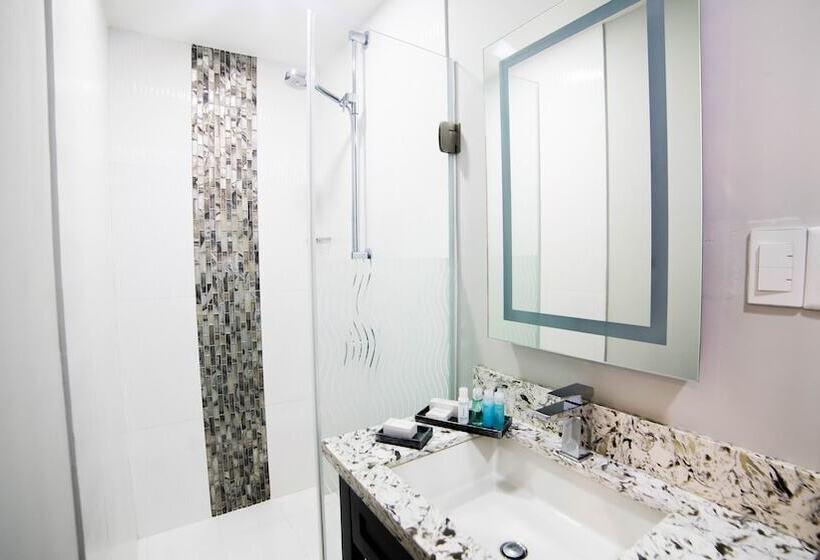 King S Hotel & Residences