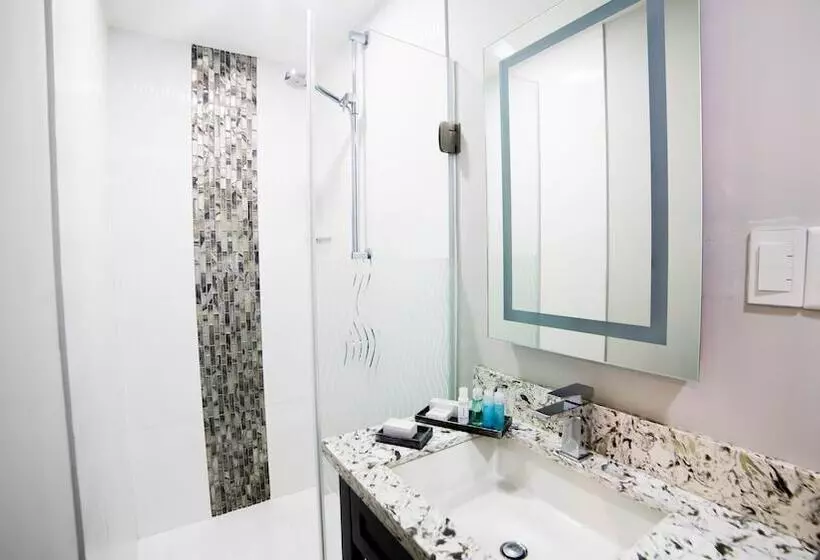 King S Hotel & Residences