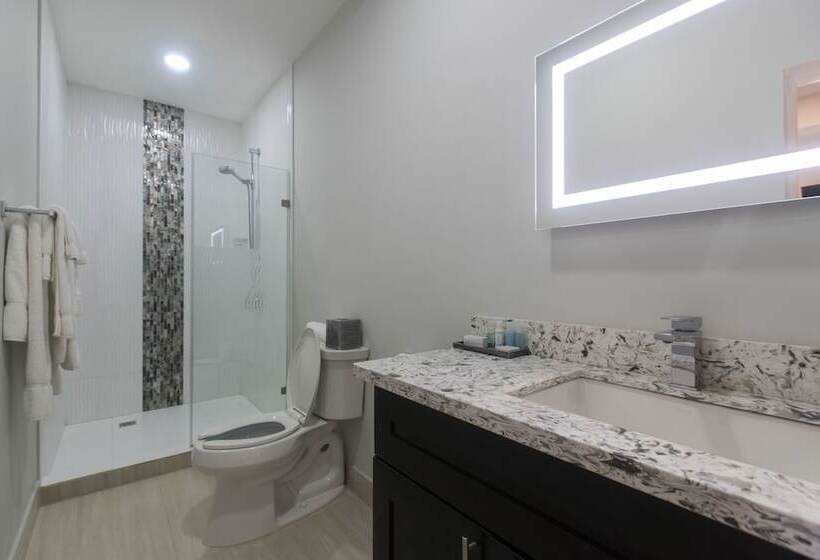 King S Hotel & Residences