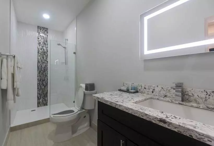 King S Hotel & Residences