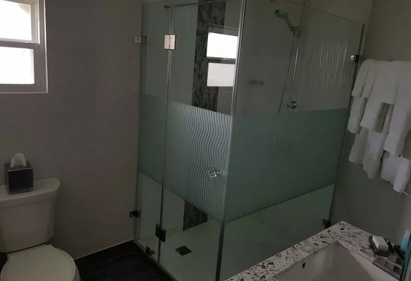 King S Hotel & Residences