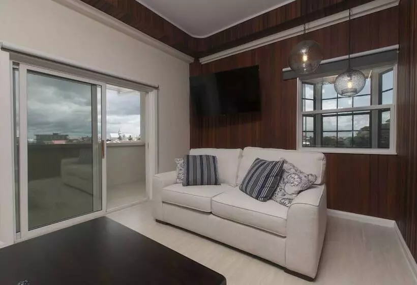 King S Hotel & Residences