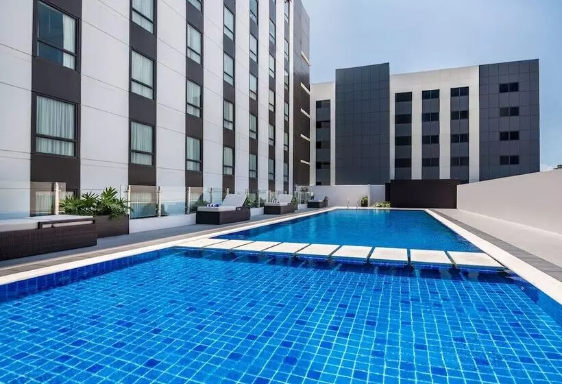 ホテル Seda Capitol Central