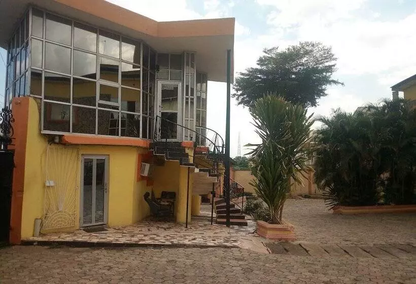 هتل Sylvia S Place