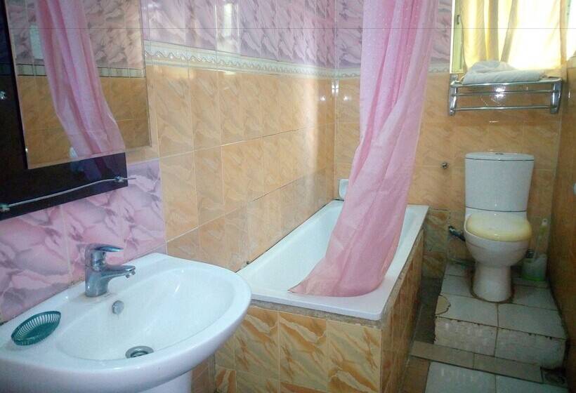 هتل Sylvia S Place