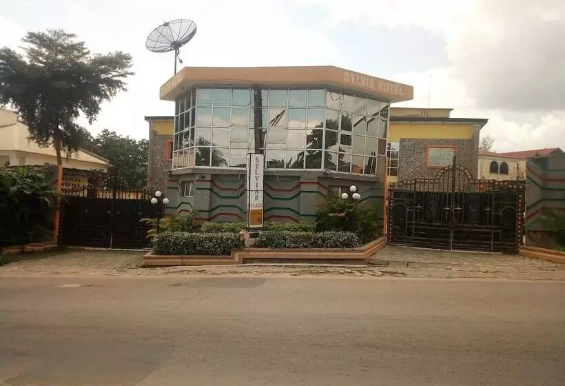 هتل Sylvia S Place