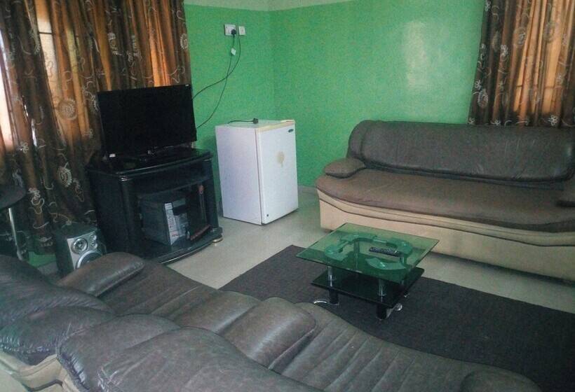 هتل Sylvia S Place