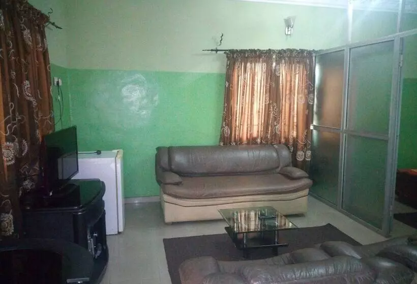 هتل Sylvia S Place