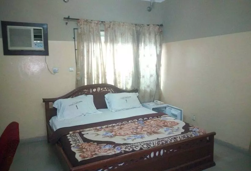 هتل Sylvia S Place