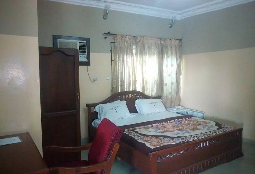 هتل Sylvia S Place