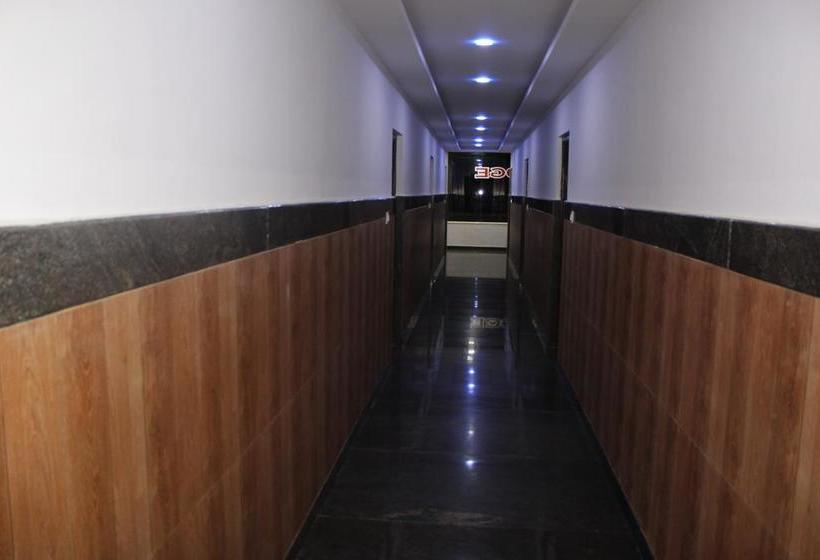 ホテル Lee Comfort Kushalnagar