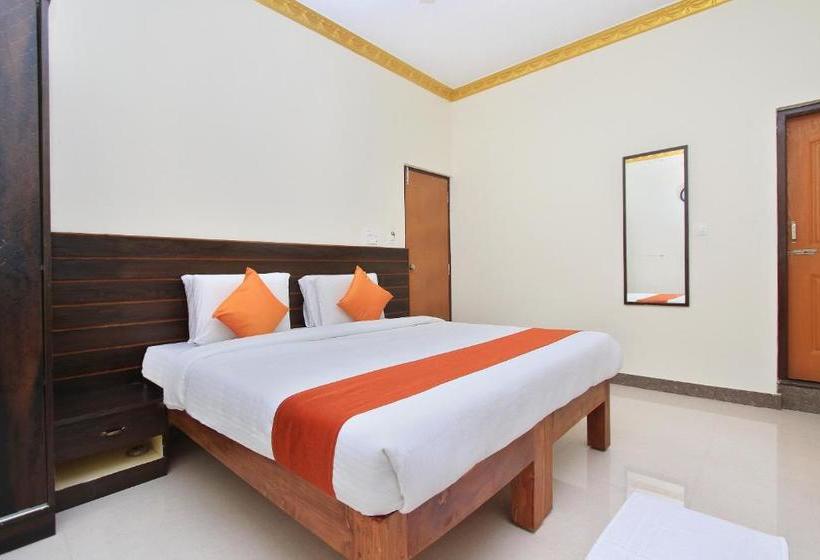 ホテル Lee Comfort Kushalnagar