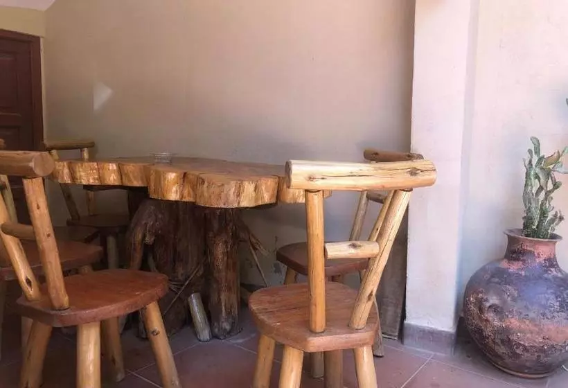 هتل Hostal Aramayo