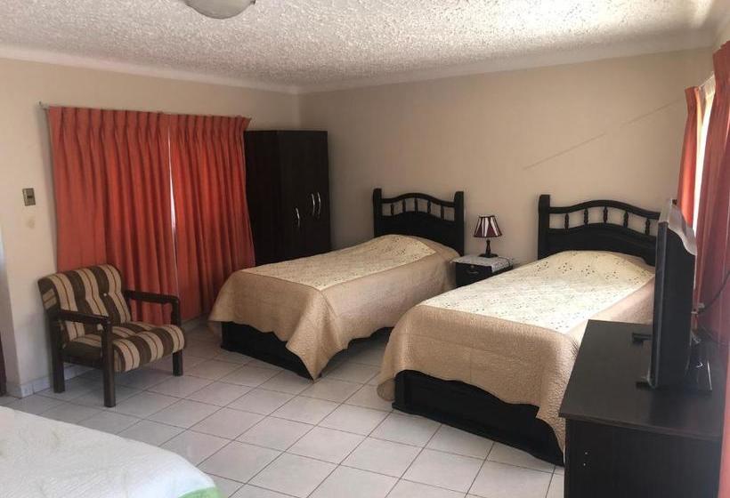 هتل Hostal Aramayo