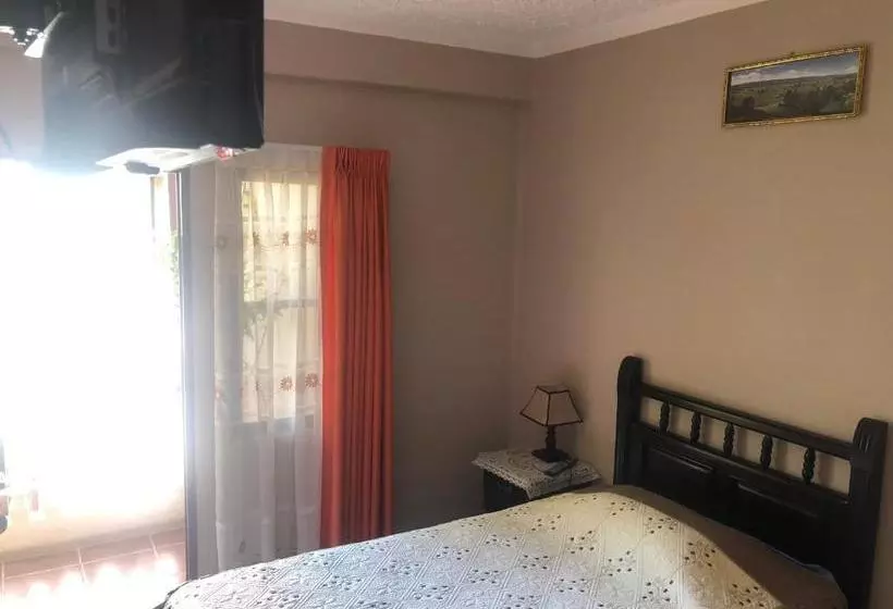 هتل Hostal Aramayo