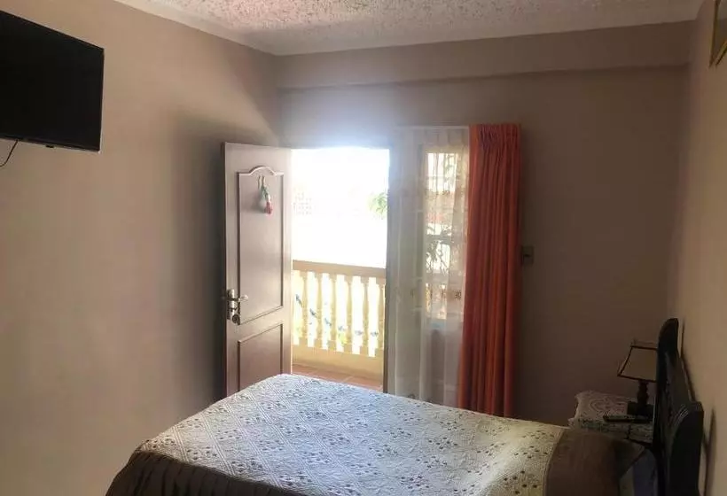 هتل Hostal Aramayo