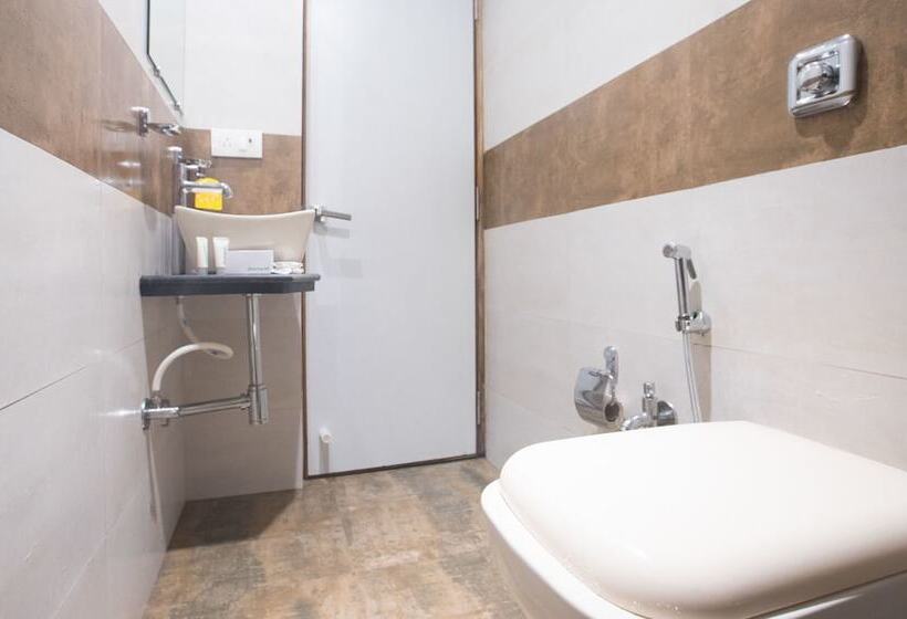 בית מלון כפרי Treebo Amber International